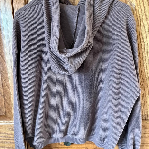 2 ladies sweatshirts - Picture 6 of 7